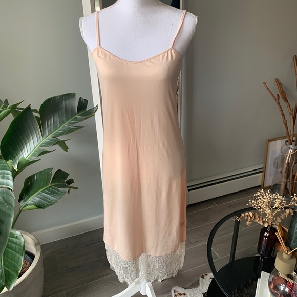 Dresses & Skirts - Pink slip dress with lace hem